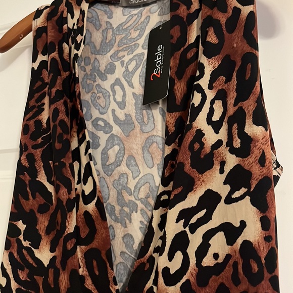 Low Cut Cheetah Print Bodysuit - Picture 3 of 3